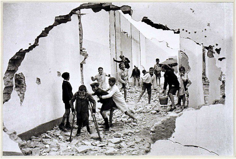 The Art of Photography, Snapshots by Henri Cartier-Bresson